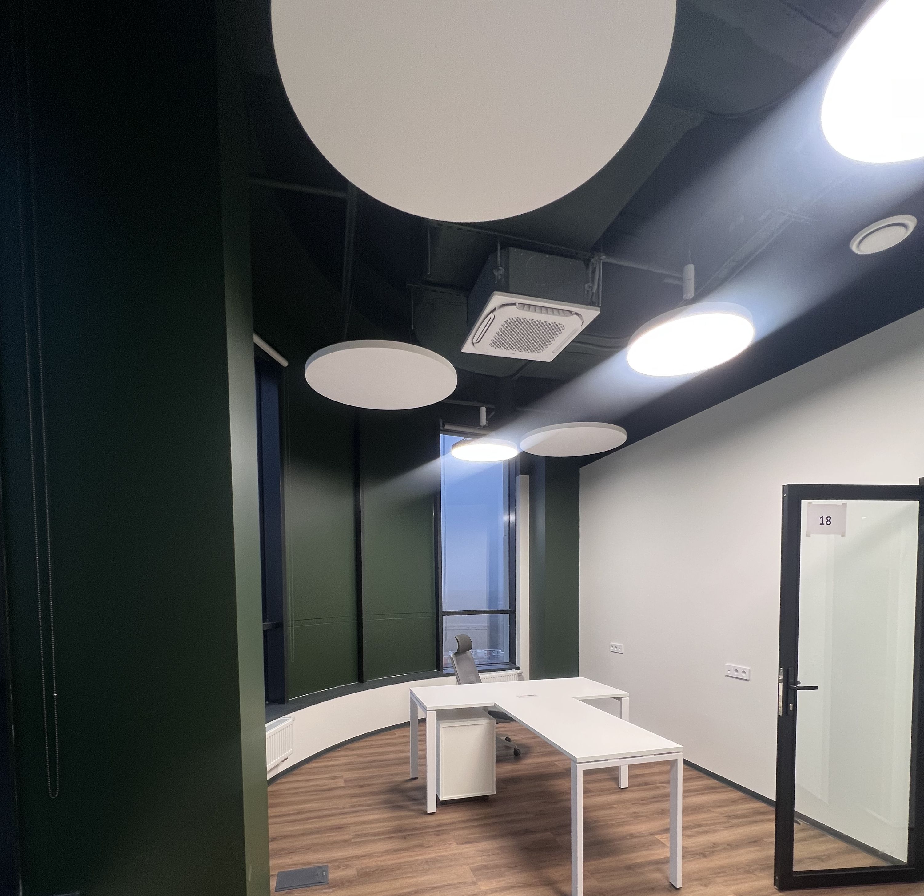 Интерьер офиса с акустическими панелями K&R Design