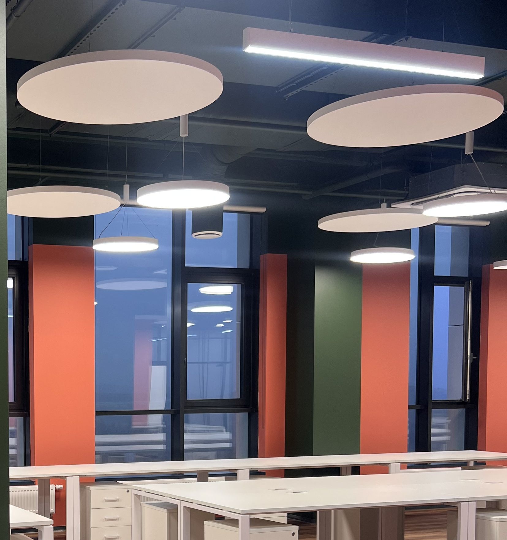 Круглые острова акустических панелей K&R Design