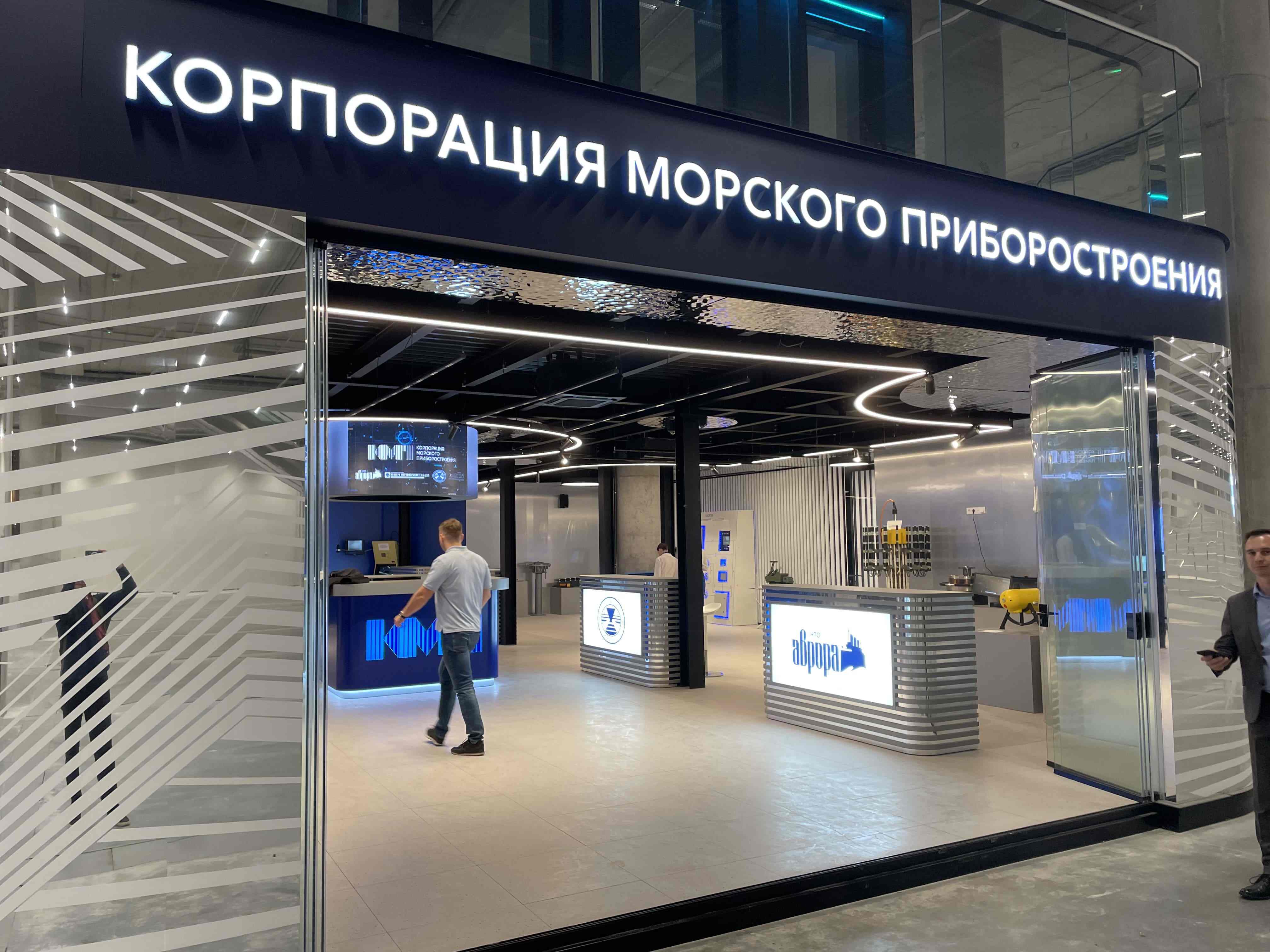 Монтаж фальшпола в выставочном пространстве: проект КМП