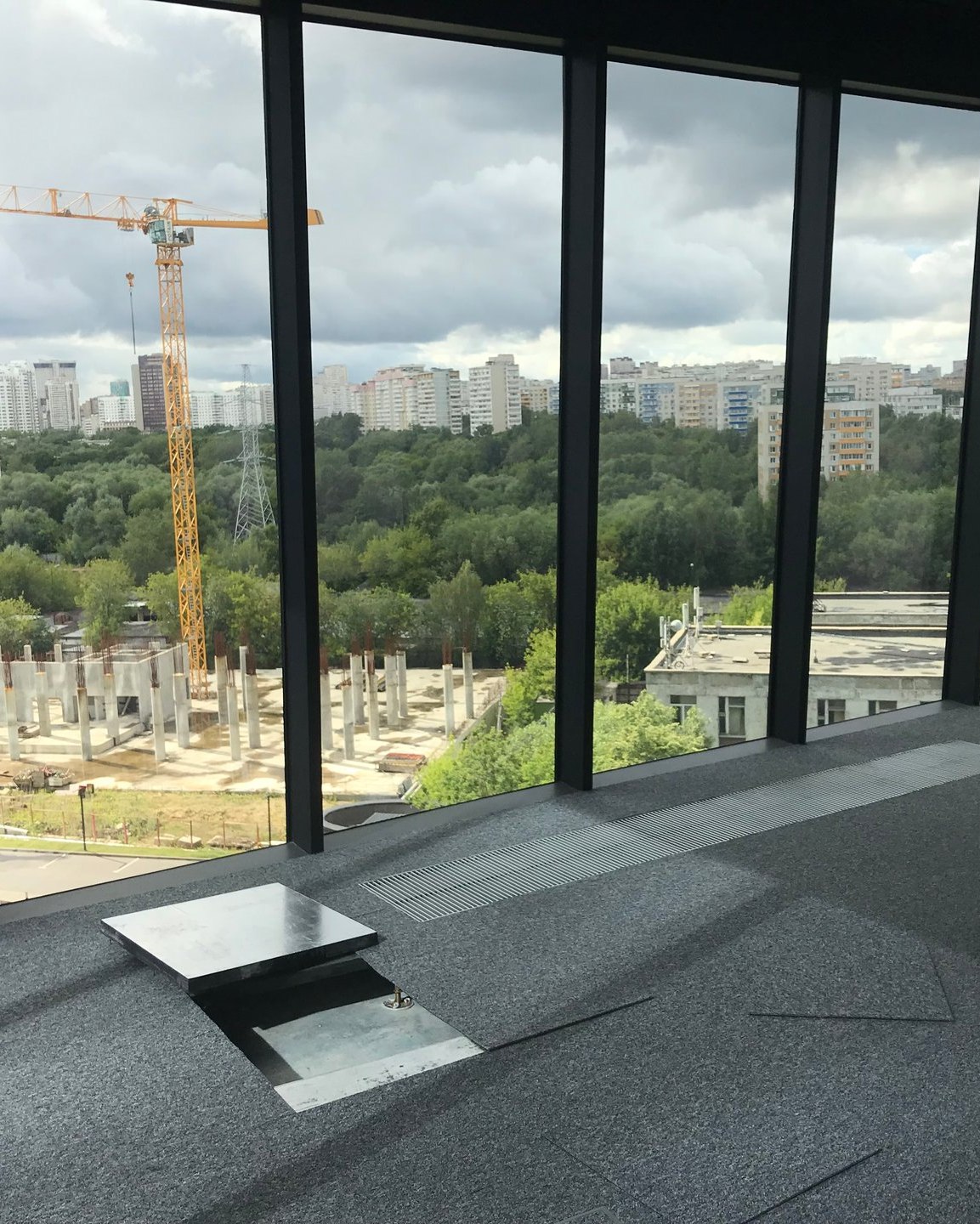 Фальшпол — инвестиция в продуктивность: создаём здоровую рабочую среду.