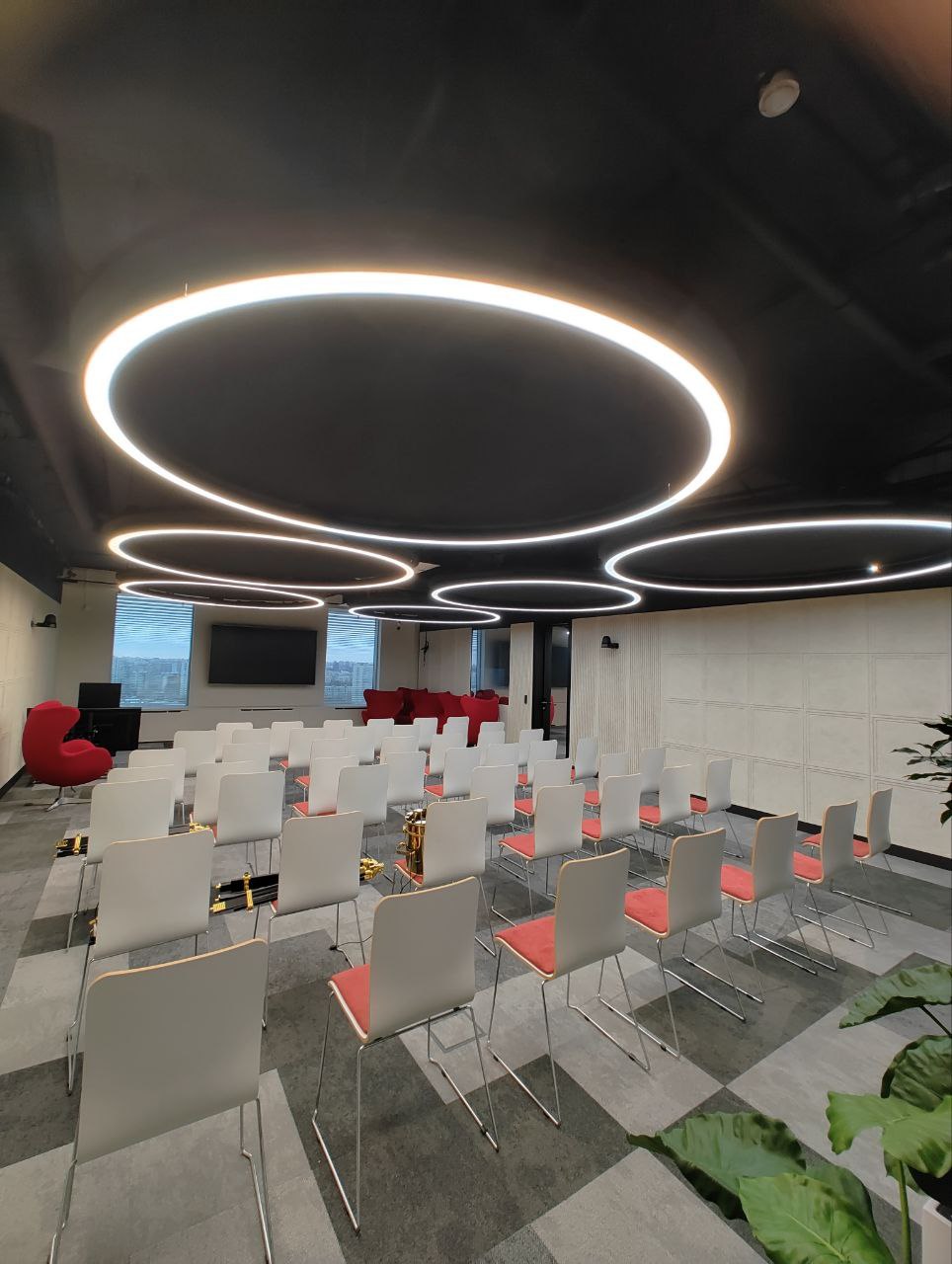 Светящиеся подвесные потолки K&R Design: свет, звук, стиль