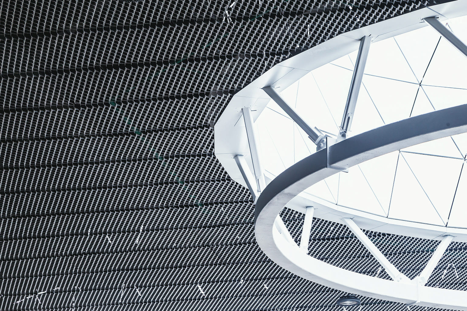 Кассетные потолки Lay-in и Clip-in: виды, преимущества, применение