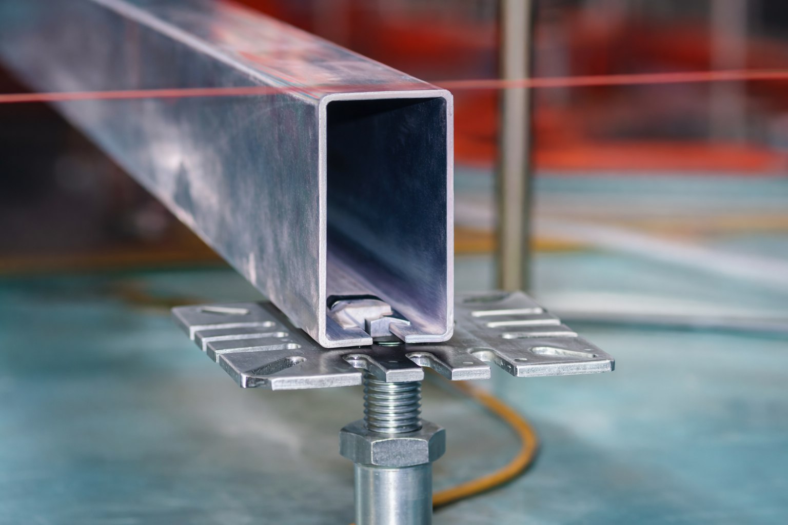 Универсальные стойки фальшпола K&R Design — решение для помещений любого типа