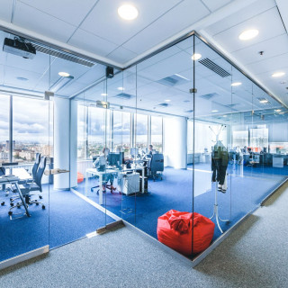 Цельностеклянные перегородки - максимум прозрачности