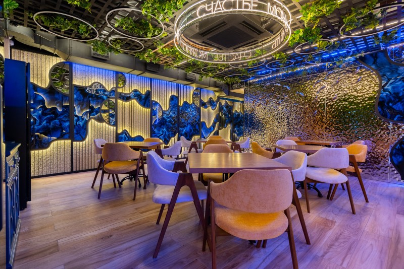 Декоративная сталь в баре-ресторане Caribia