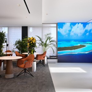 Офис «Арт Резиденс»: как ковровая плитка K&R Design помогла создать идеальный коммерческий интерьер